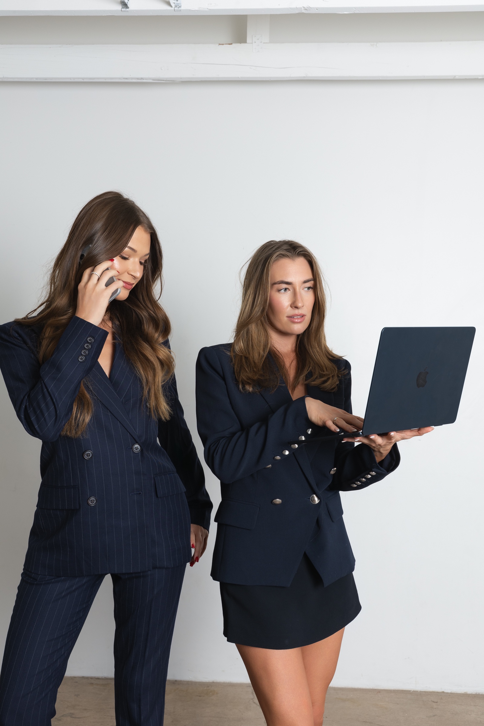 Riley Richardson and Lexi Smith working together on a client styling consultation